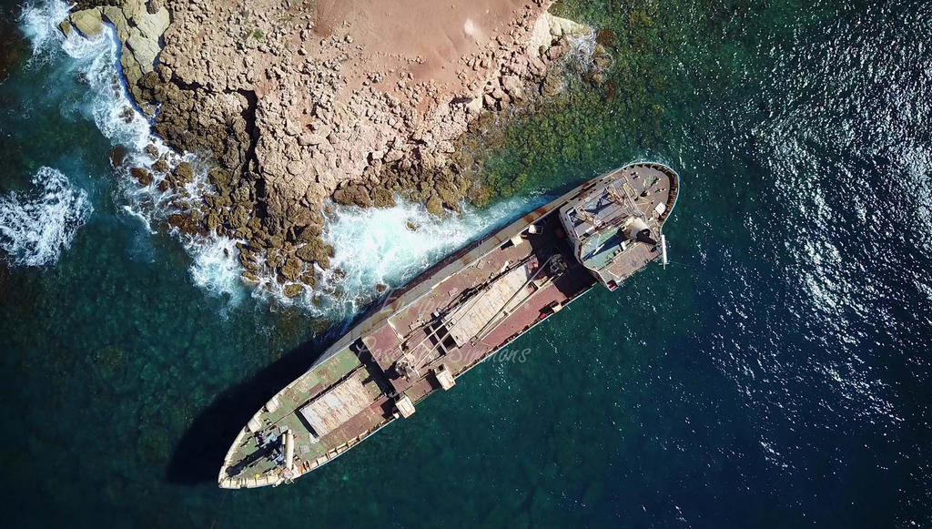 Океан 3 судно. Корабль Edro III. The Edro III Shipwreck. Hrafn Sveinbjarnarson III ship Wreck. Wreck at Sea.