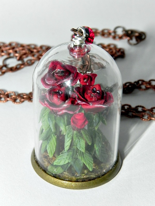 All the Queen's Roses Glass Necklace