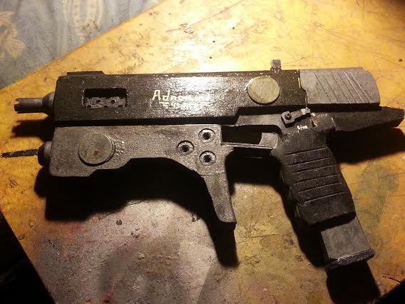 ADNOR. T.A.M.P. 151-C 11.MM Machine pistol (side 2