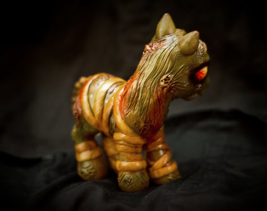 Silent Hill Pony back details