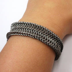 Ucuetis - titanium chainmaille bracelet