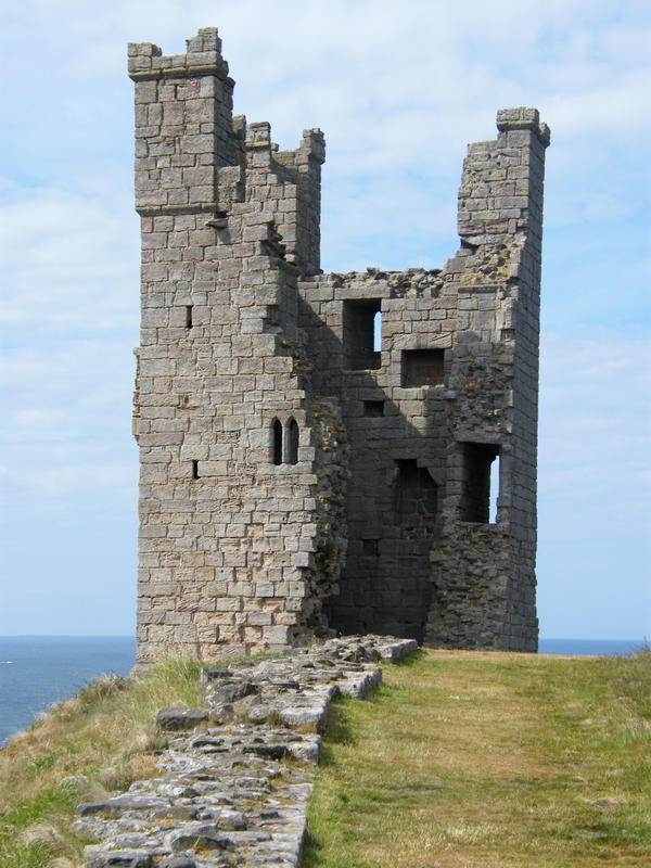 Ruin by the sea by Queenselphie