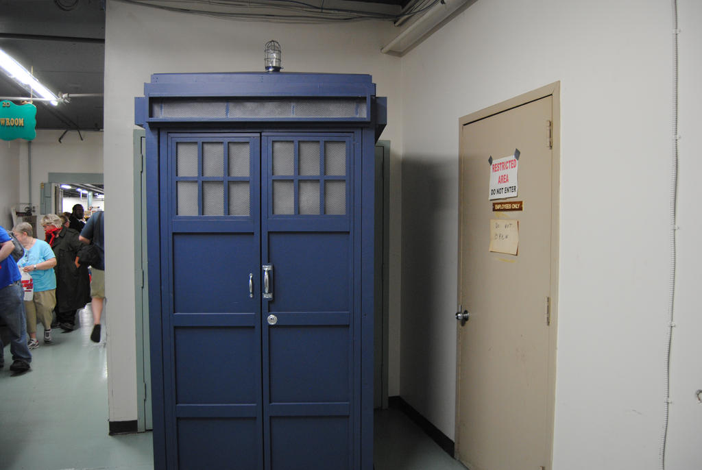 A large TARDIS at The Great Allentown Comic Con