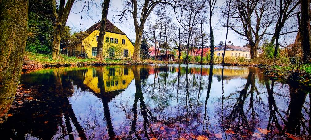 Yellow house by gagaphotos on DeviantArt