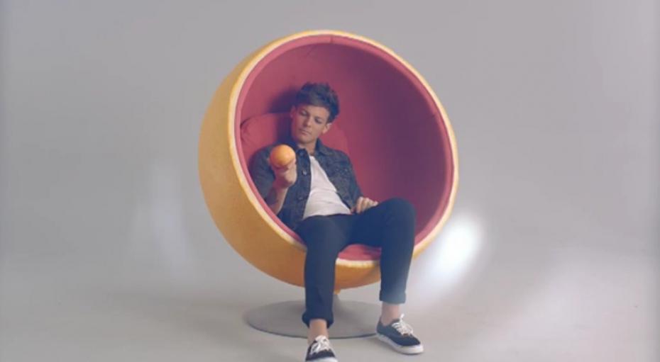 Louis looks at the gratefruit