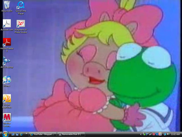 Kermit and Piggy Desktop