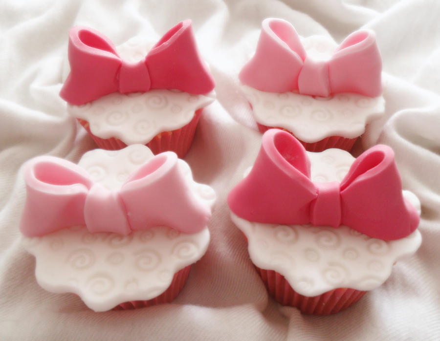 Bow Cupcakes.