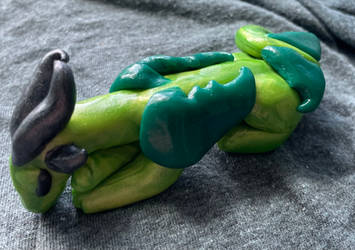 Sleeping green dragon sculpture (June 2022) by Extra0rdinaryCPasta