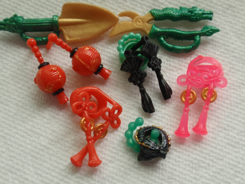 Painted Monster High Accessories: Jinafire Jewelry