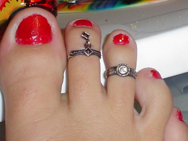 Toe Rings by EYEkisses by FootFetish on DeviantArt