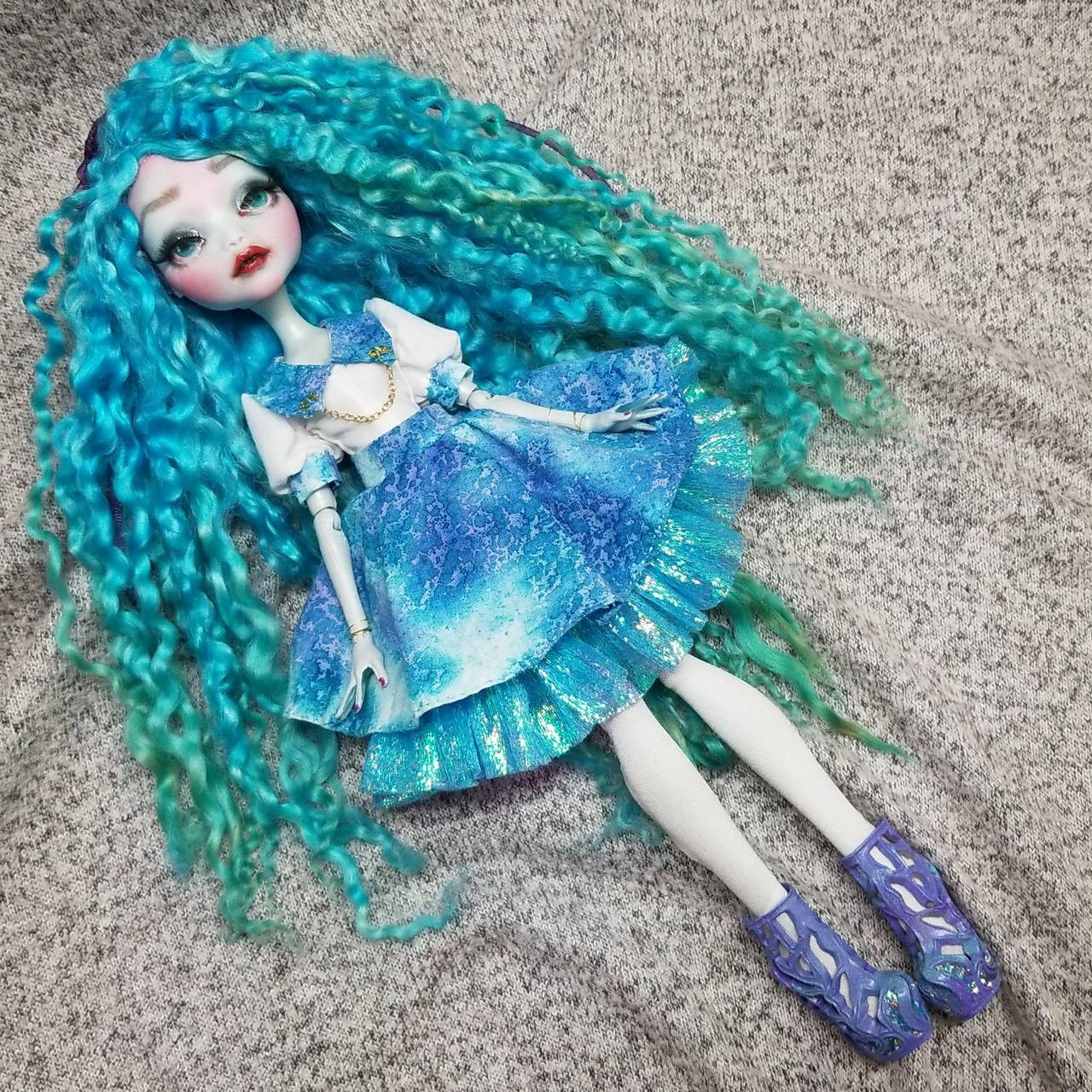Doll Customising: Monster High Dolls - Prepping and Rerooting  Doll  repaint tutorial, Monster high dolls, Custom monster high dolls