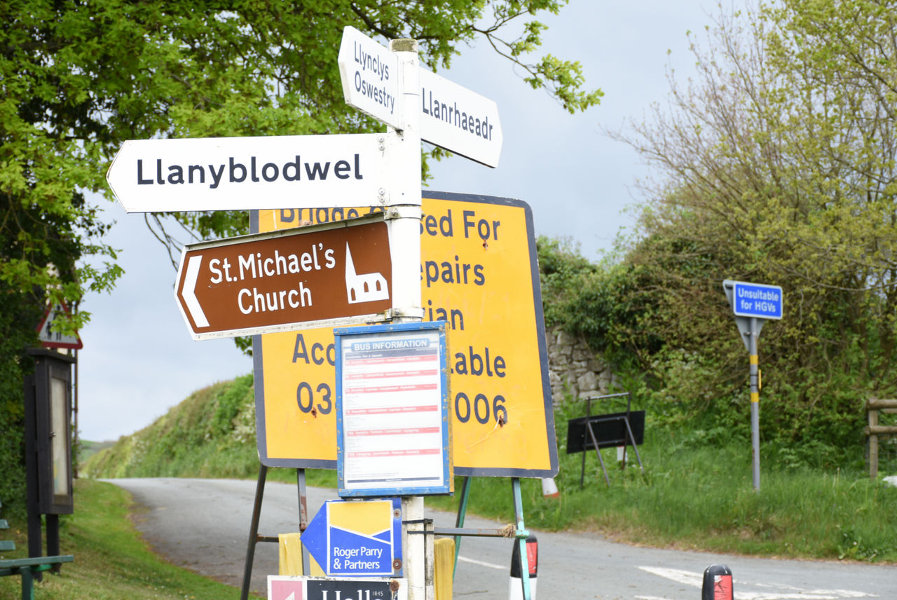 Welsh Signpost by 0815pics on DeviantArt