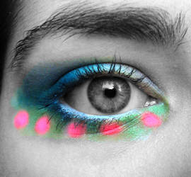 NEON Make-Up Close-up