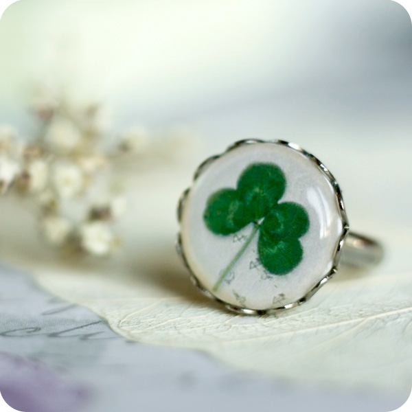 Clover ring