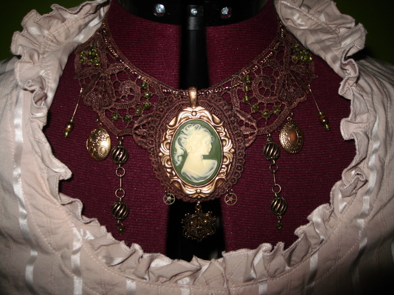 steampunk dress: necklace