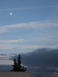 la luna se une con el cielo