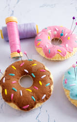 Donut pin cushion