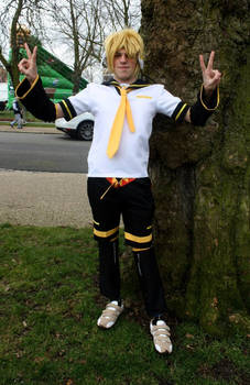 Len Kagamine sweet pose