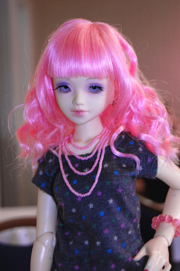 Pink hair diva by Kutiecake