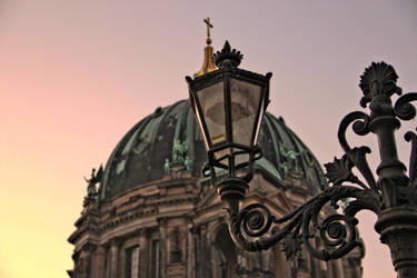 Lamp + Berliner Dom
