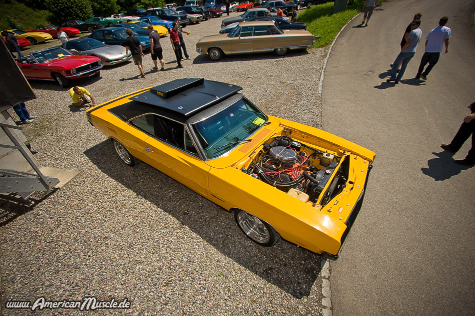 yellow hemi charger