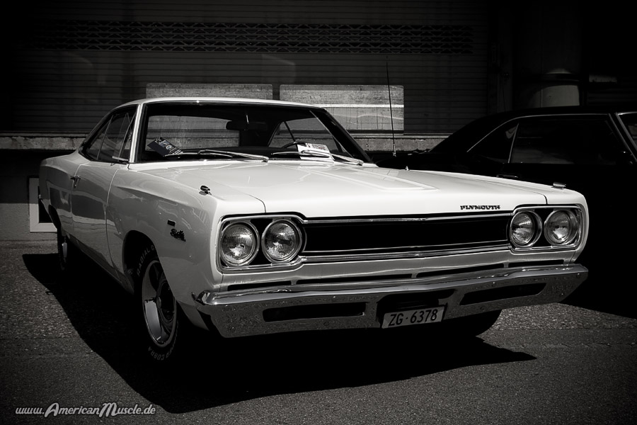 white plymouth sport satellite