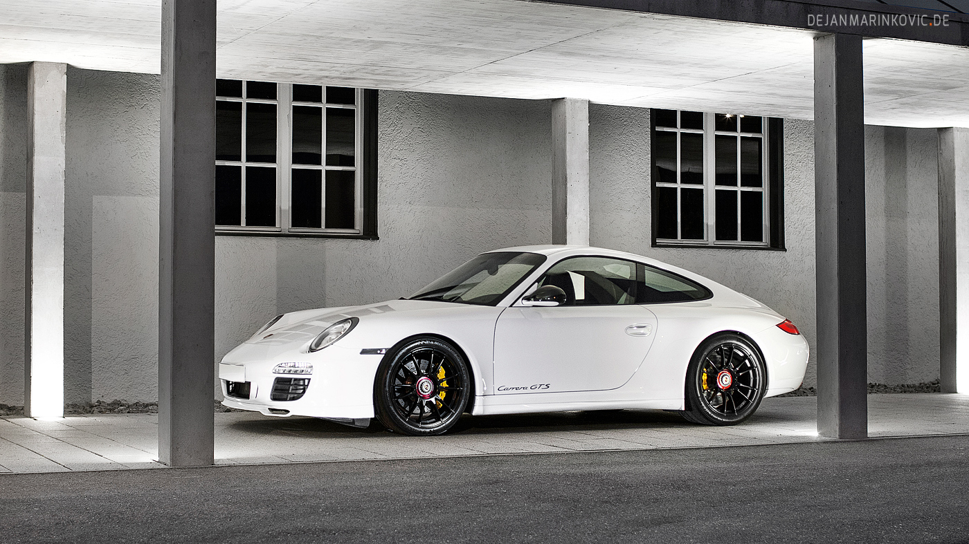 White 911