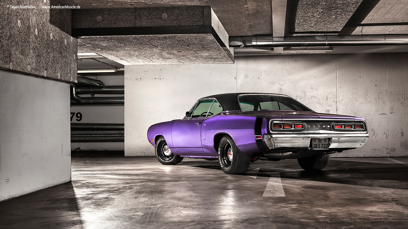 Plum Crazy 1970 Dodge Coronet  - Shot 3