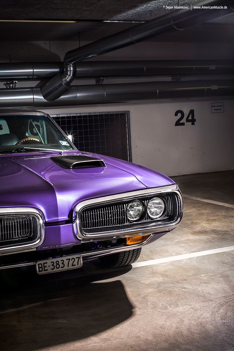 Plum Crazy 1970 Dodge Coronet - Shot 13