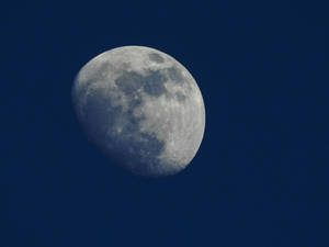 Moon in day is so lightly