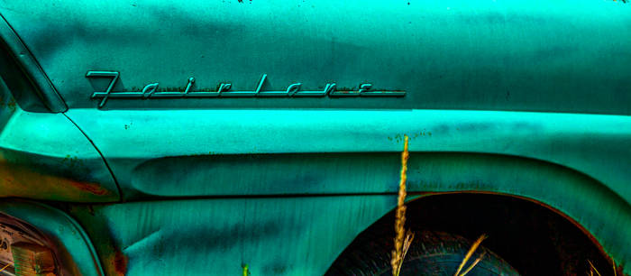Old Ford Fairlane hdr photo