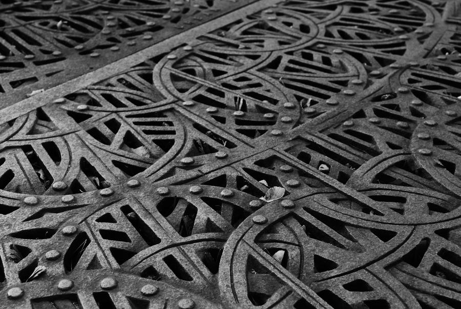 Rusted Grate 'Black and White'