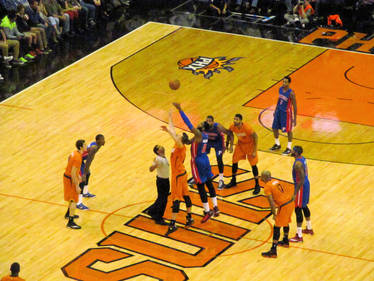 Pistons-Suns Tipoff