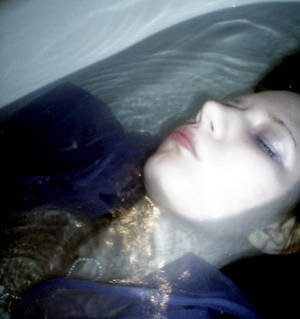 Ophelia drowns I