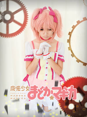 Kaname Madoka Cosplay by KasaNeko