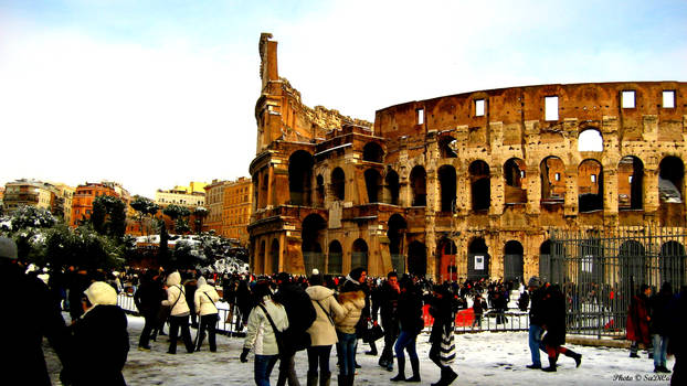 Colosseo and People