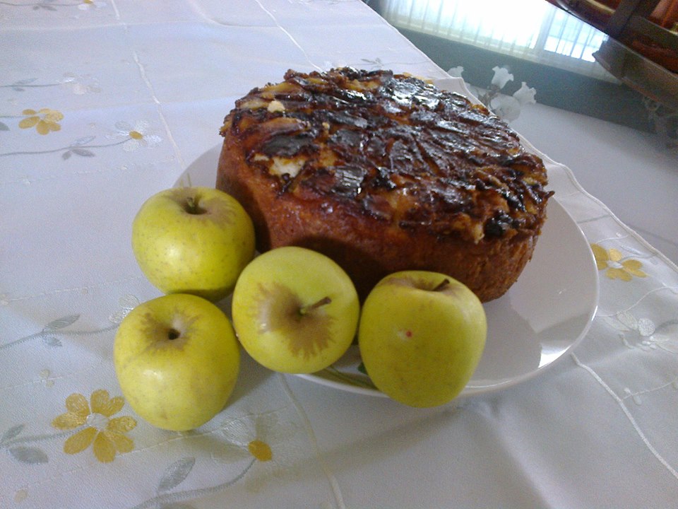 Upside down apple cake