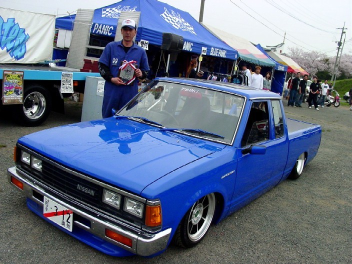 Datsun 720 blue