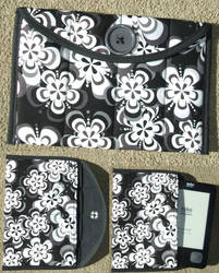 Grey flowers E-reader pouch
