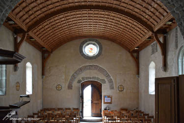 Interieur de l'Eglise de Donatyre by LePtitSuisse1912