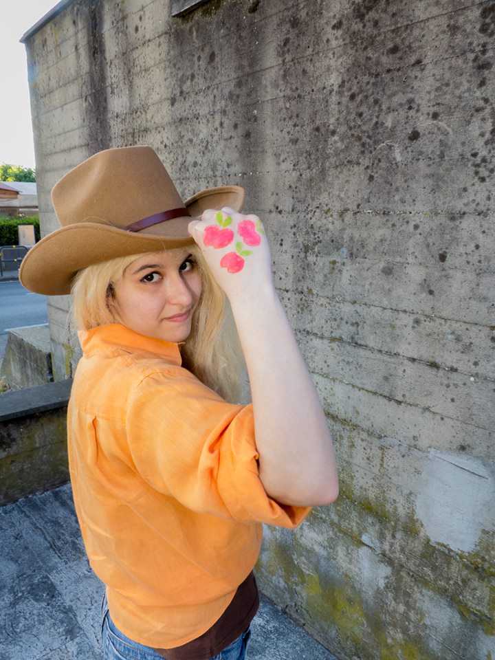 I'm Applejack! - Cosplay