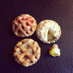 Itsy Bitsy Fruit Pies