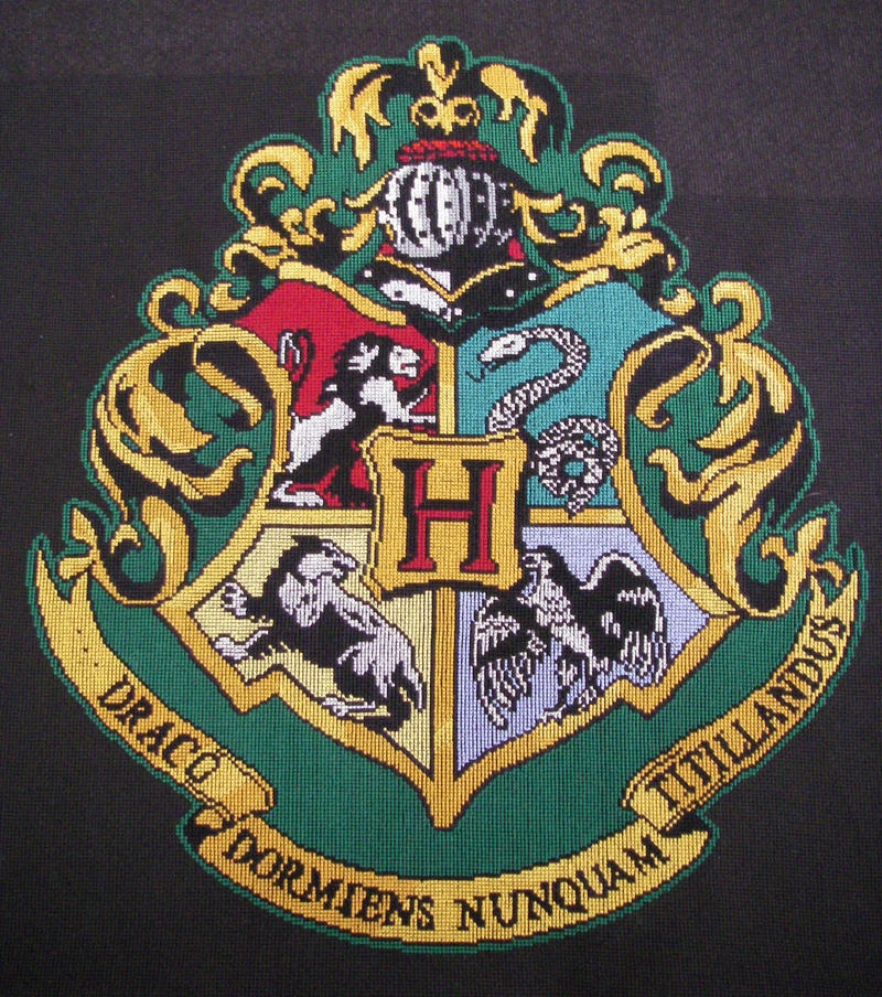 Hogwarts Crest cross-stitch V