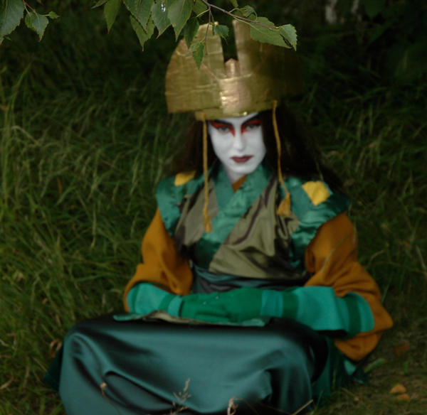 Avatar Kyoshi sitting