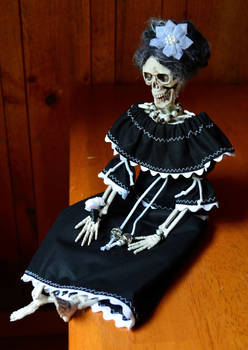 La Luna Muerta Doll