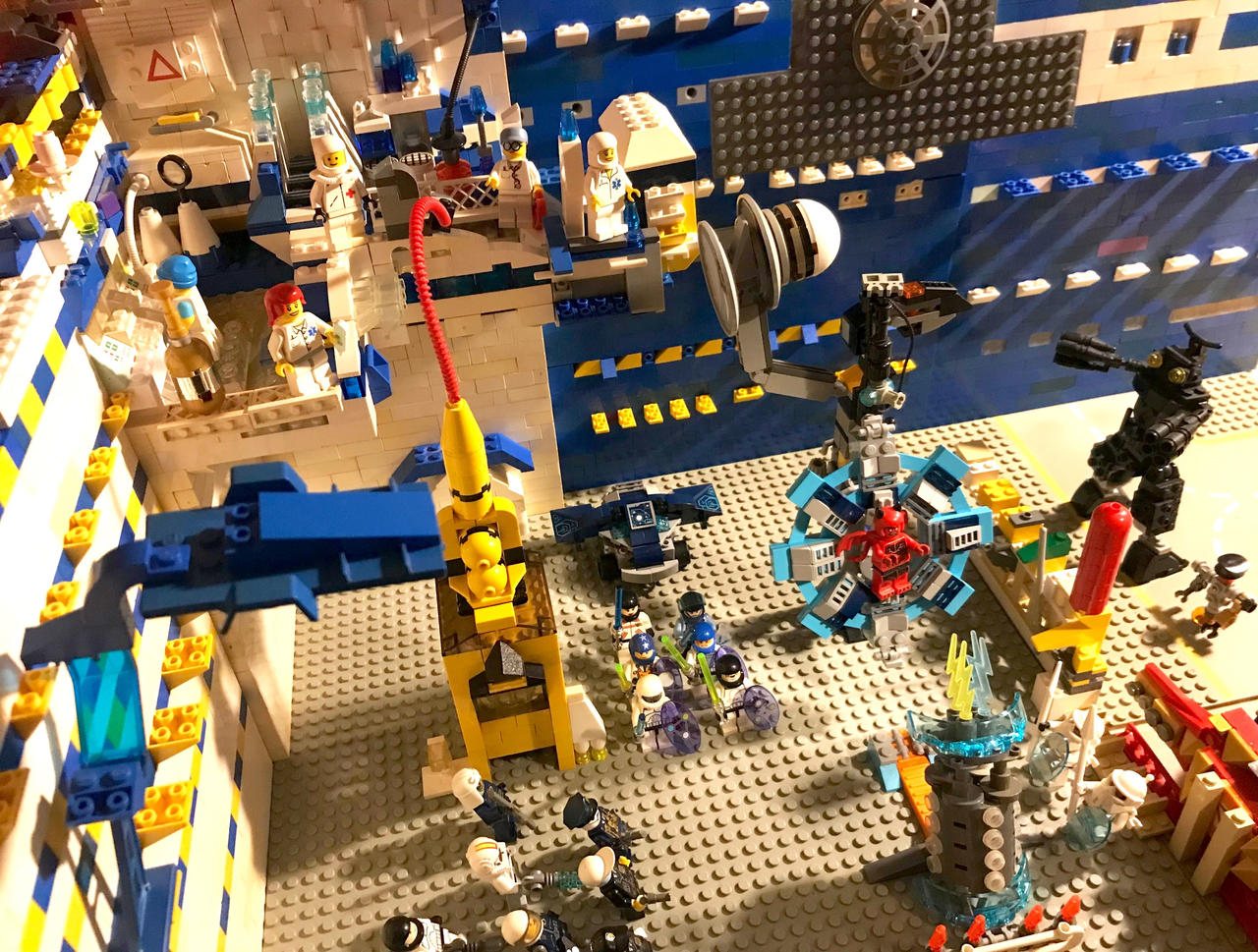 LEGO Classic Space Federation Scientists Opens A By Danny0Dada0AFOL On lego-classic-space-federation-scientists-opens-a-by-danny0dada0afol-on