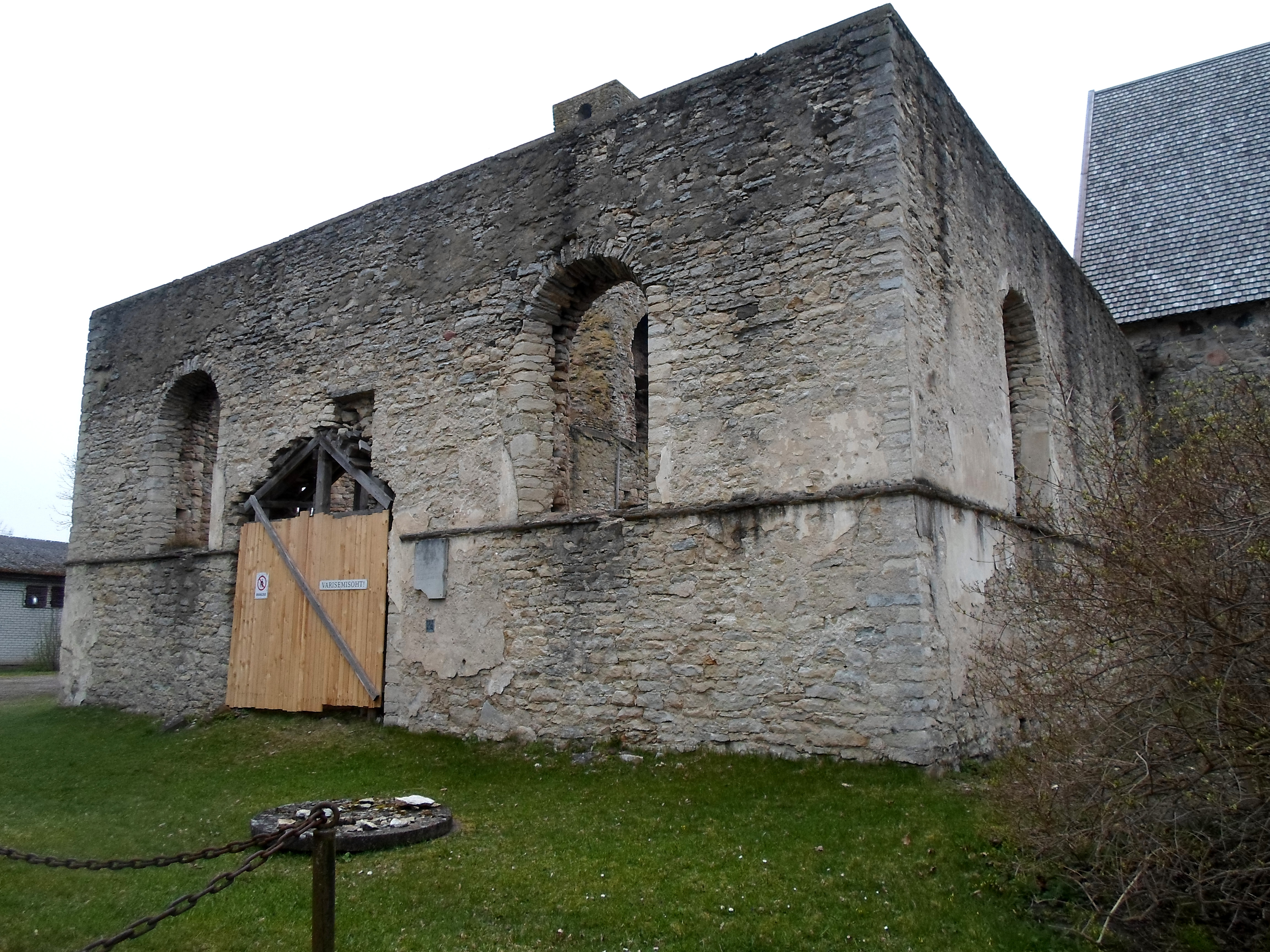 Kaina church ruins 1