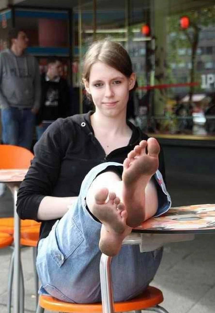 Dirtysoles. Urban barefoot. Dirtysoles Босоногие наказания. Annette barefoot.