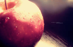 red apple