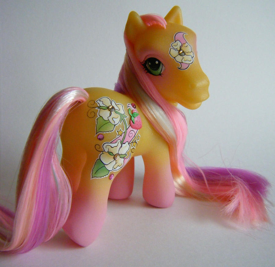 MLP Strawberries and cream by eponyart on DeviantArt